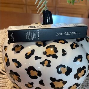 bareMinerals Original liquid mineral concealer